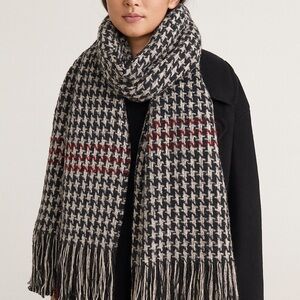 Steve Madden Large 84”x42” Black/Red Houndstooth Fringed Shawl Scarf. Unisex